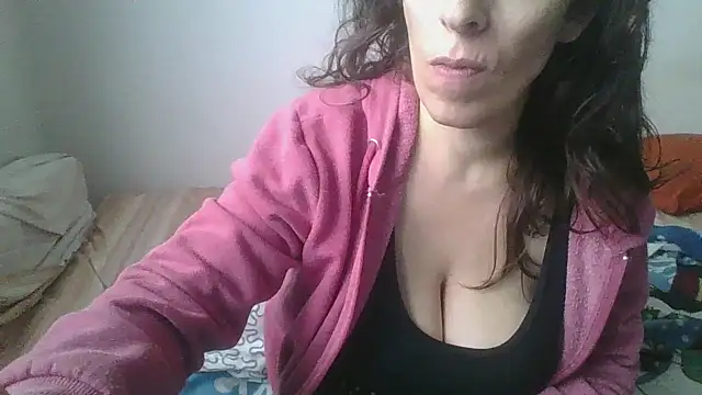 Snapshot of hairygirl80 chatting on October 2025 12:38:01 PM hairygirl80 online show from October 2025 12:38:01 PM