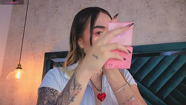 Lucy Vega online show from October 2025 04:32:01 AM