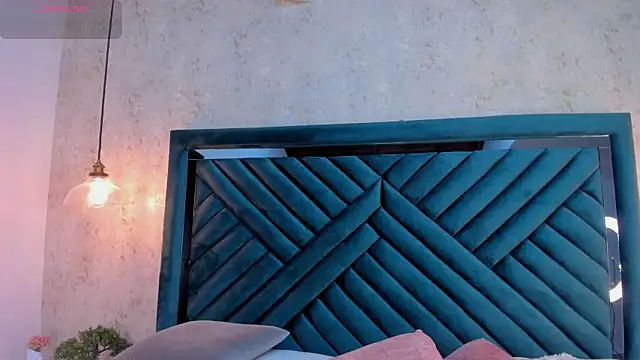 Lucy Vega online show from October 2025 03:51:01 AM