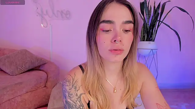 Lucy Vega online show from November 2025 04:36:01 AM