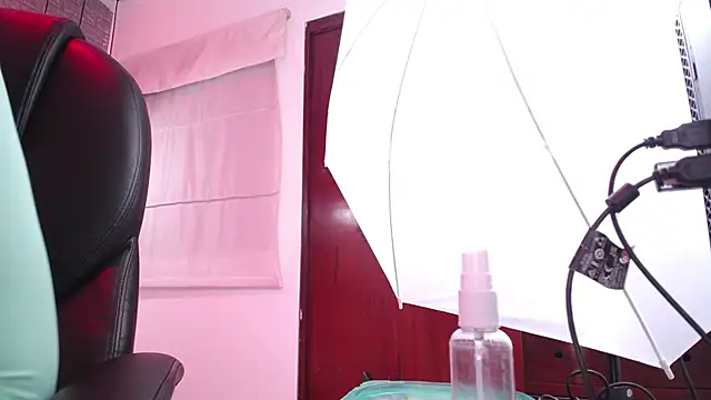 Snapshot of meghan_nill chatting on March 2025 06:43:02 AM meghan nill online show from March 2025 06:43:02 AM