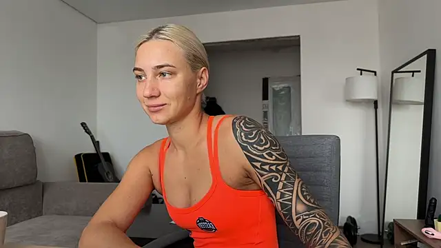 Snapshot of AnneBall chatting on December 2025 07:24:01 AM AnneBall online show from December 2025 07:24:01 AM