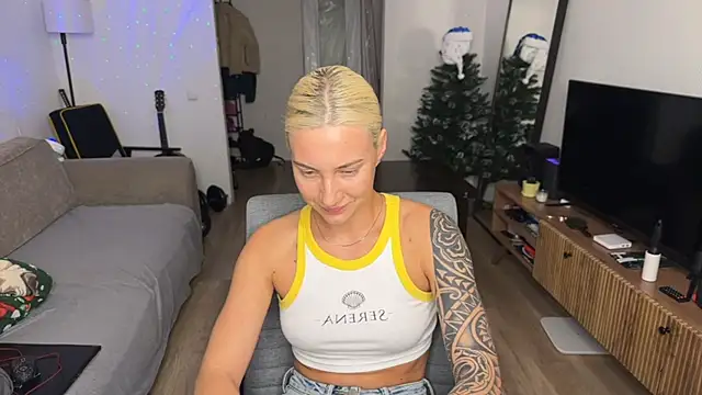 Snapshot of AnneBall chatting on February 2026 06:15:02 PM AnneBall online show from February 2026 06:15:02 PM