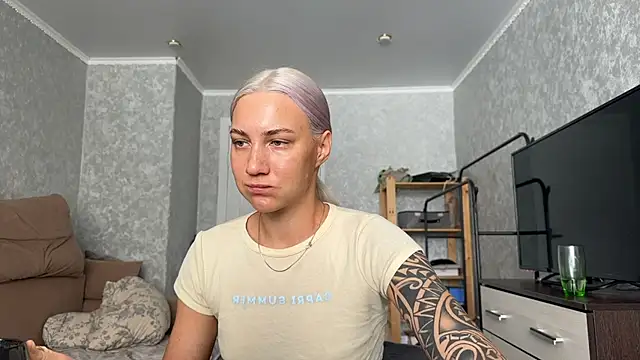 Snapshot of AnneBall chatting on March 2026 07:54:02 AM AnneBall online show from March 2026 07:54:02 AM