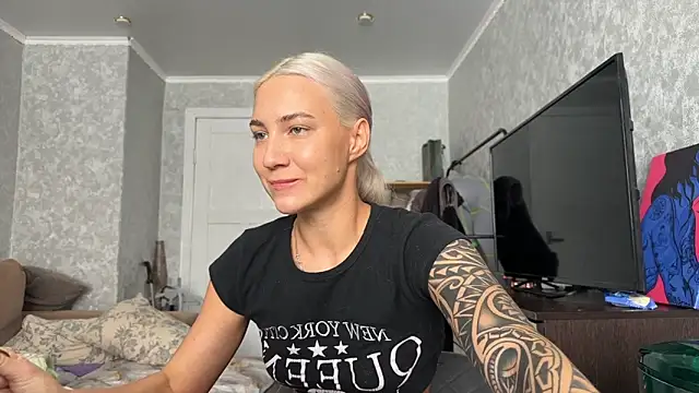 Snapshot of AnneBall chatting on March 2026 07:04:02 AM AnneBall online show from March 2026 07:04:02 AM