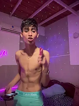 Snapshot of Mauuu18 chatting on October 2025 01:28:01 AM Mauuu18 online show from October 2025 01:28:01 AM