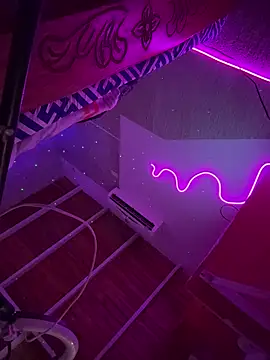 Snapshot of Mauuu18 chatting on November 2025 01:40:01 AM Mauuu18 online show from November 2025 01:40:01 AM