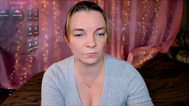 Snapshot of Regina__blue chatting on January 2025 06:05:01 PM Regina blue online show from January 2025 06:05:01 PM