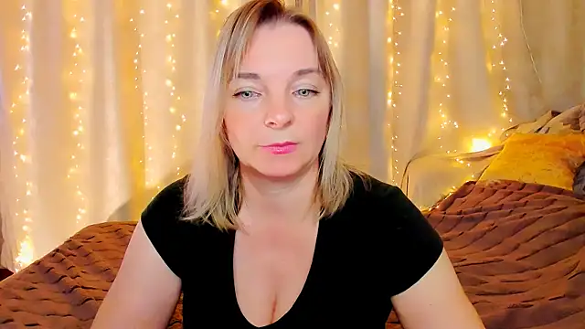 Snapshot of Regina__blue chatting on October 2025 03:58:02 PM Regina blue online show from October 2025 03:58:02 PM