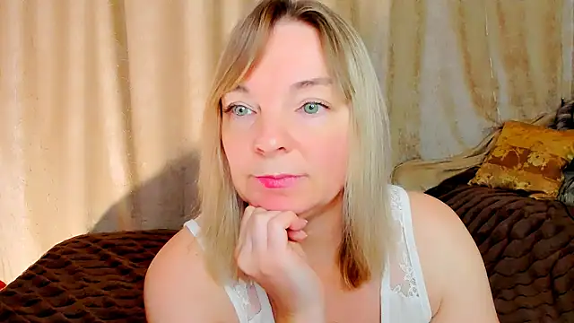 Snapshot of Regina__blue chatting on November 2025 03:39:01 PM Regina blue online show from November 2025 03:39:01 PM