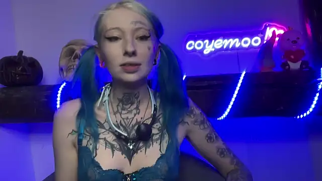 coyemoo online show from February 2025 06:01:01 PM