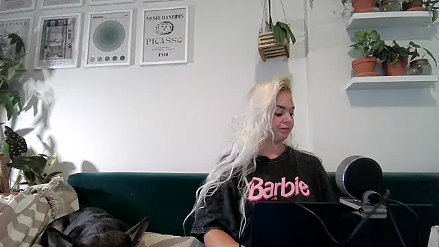 Snapshot of badblondebunny chatting on February 2025 12:05:01 AM badblondebunny online show from February 2025 12:05:01 AM