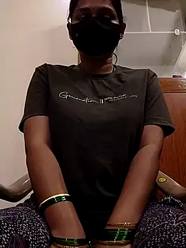 Snapshot of Kashish_18 chatting on November 2025 06:06:02 AM Kashish 18 online show from November 2025 06:06:02 AM