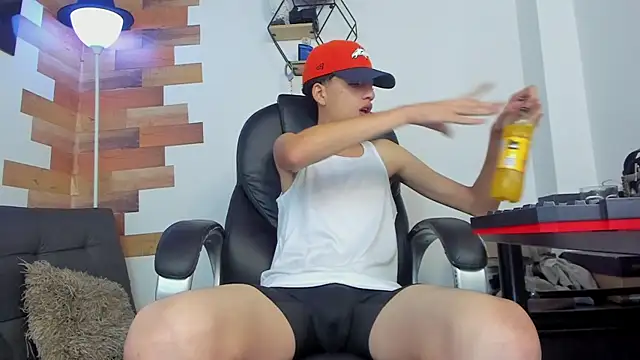 Snapshot of Kenbils chatting on January 2025 03:01:02 PM Kenbils online show from January 2025 03:01:02 PM