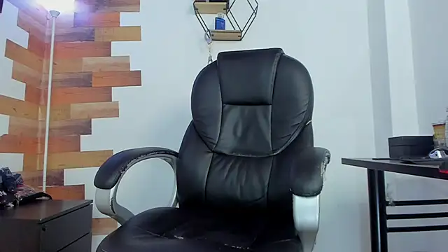 Snapshot of Kenbils chatting on January 2025 06:17:01 PM Kenbils online show from January 2025 06:17:01 PM