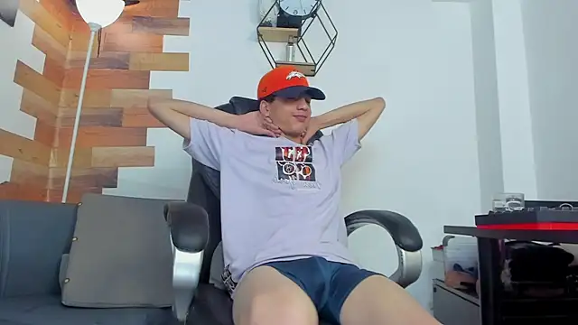 Snapshot of Kenbils chatting on February 2025 04:15:01 PM Kenbils online show from February 2025 04:15:01 PM