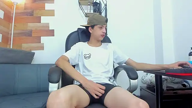 Snapshot of Kenbils chatting on March 2025 04:11:02 PM Kenbils online show from March 2025 04:11:02 PM