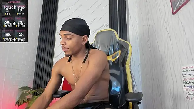 Snapshot of Jack_Muscles69_ chatting on February 2025 03:39:01 PM Jack Muscles69 online show from February 2025 03:39:01 PM