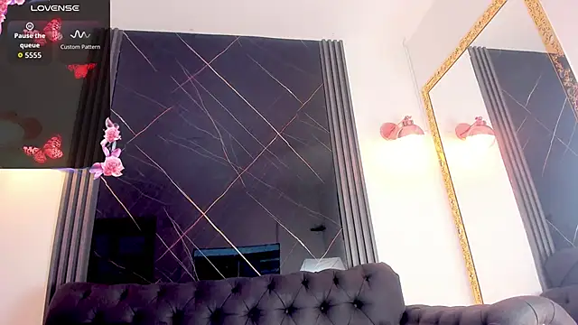 EvaaLovia1 online show from November 2025 02:01:01 PM