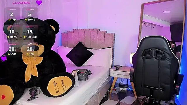 Snapshot of alexia_mattel chatting on November 2025 09:13:02 PM alexia mattel online show from November 2025 09:13:02 PM