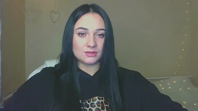 Snapshot of Emelyblum chatting on October 2025 12:28:01 PM Emelyblum online show from October 2025 12:28:01 PM