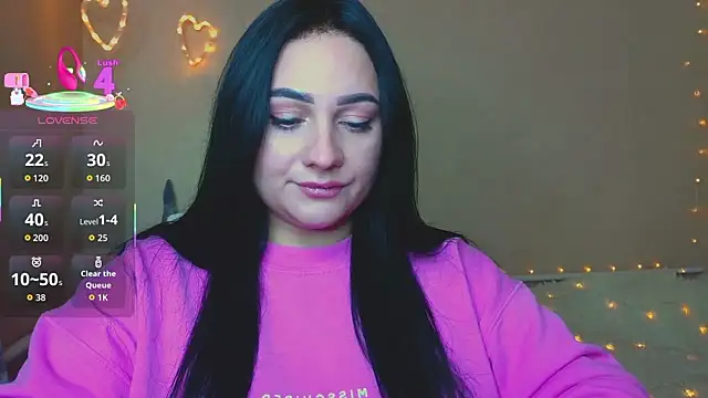 Snapshot of Emelyblum chatting on November 2025 08:30:01 PM Emelyblum online show from November 2025 08:30:01 PM