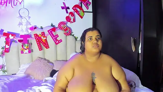 Snapshot of NaomiAsha chatting on February 2025 11:40:02 AM NaomiAsha online show from February 2025 11:40:02 AM