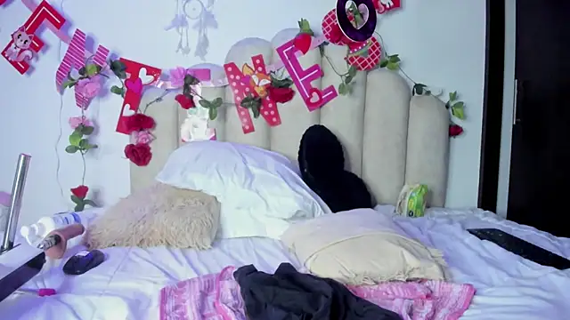 Snapshot of NaomiAsha chatting on February 2025 02:26:02 AM NaomiAsha online show from February 2025 02:26:02 AM