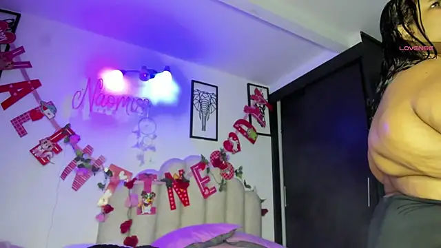 Snapshot of NaomiAsha chatting on February 2025 11:33:02 PM NaomiAsha online show from February 2025 11:33:02 PM