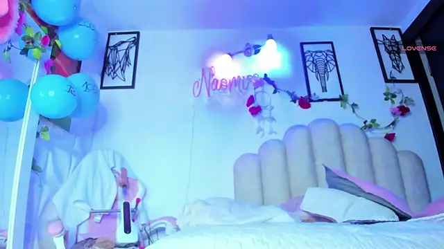 Snapshot of NaomiAsha chatting on March 2025 06:04:01 AM NaomiAsha online show from March 2025 06:04:01 AM