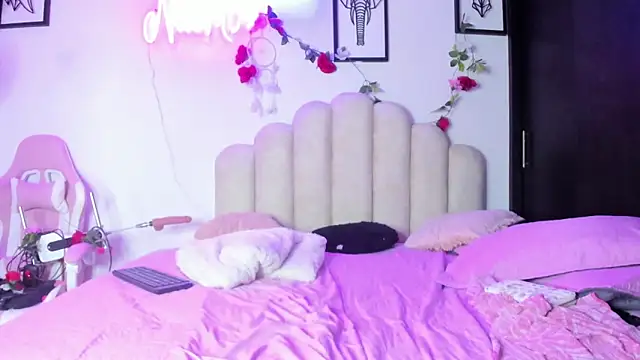 Snapshot of NaomiAsha chatting on March 2025 02:36:02 AM NaomiAsha online show from March 2025 02:36:02 AM