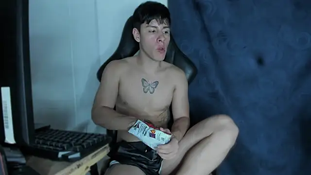 Snapshot of krizia7 chatting on March 2025 03:07:01 AM krizia7 online show from March 2025 03:07:01 AM