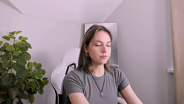 Niky  Jess online show from January 2025 05:56:01 AM