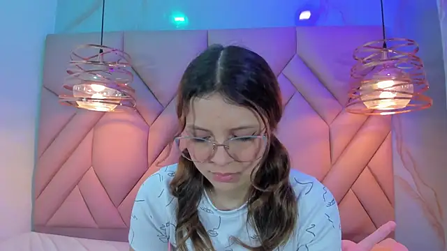 Snapshot of AngelaaCute_ chatting on February 2025 03:30:02 PM AngelaaCute online show from February 2025 03:30:02 PM