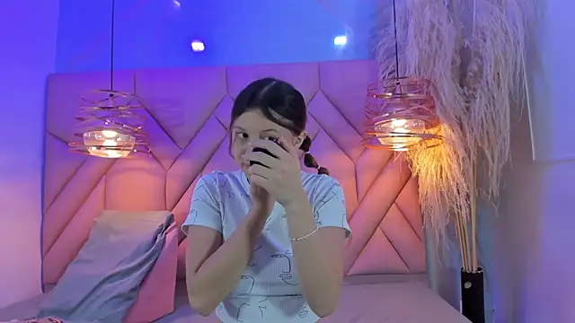 Snapshot of AngelaaCute_ chatting on March 2025 12:12:01 PM AngelaaCute online show from March 2025 12:12:01 PM