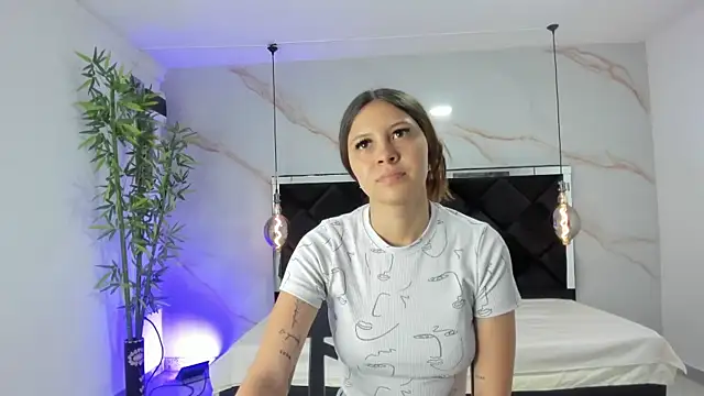 Snapshot of AngelaaCute_ chatting on November 2025 12:17:01 PM AngelaaCute online show from November 2025 12:17:01 PM