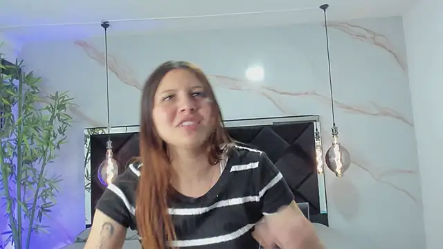 Snapshot of AngelaaCute_ chatting on January 2026 07:11:01 PM AngelaaCute online show from January 2026 07:11:01 PM