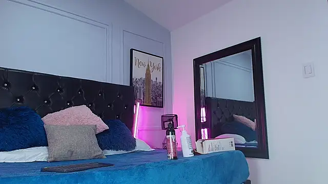 Lizz Tender online show from December 2024 12:16:02 PM