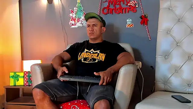 Snapshot of HerculesWheeler chatting on December 2024 02:01:01 PM HerculesWheeler online show from December 2024 02:01:01 PM