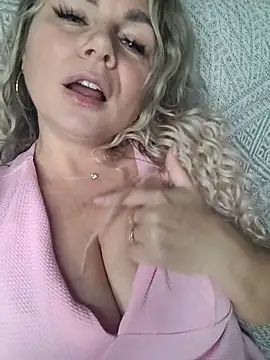 candy queeen online show from September 2025 04:45:01 PM