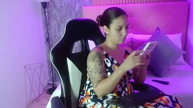 melody  bleir online show from September 2025 08:56:01 PM