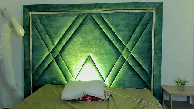 Ari sunshine  online show from October 2025 06:08:02 AM