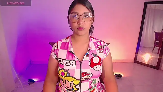 Snapshot of DIANEE_01 chatting on October 2025 02:11:02 AM DIANEE 01 online show from October 2025 02:11:02 AM