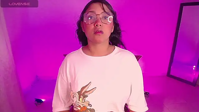 Snapshot of DIANEE_01 chatting on October 2025 01:17:02 AM DIANEE 01 online show from October 2025 01:17:02 AM