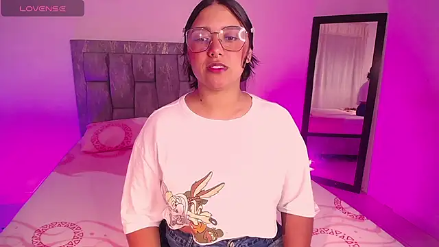 Snapshot of DIANEE_01 chatting on November 2025 09:17:02 PM DIANEE 01 online show from November 2025 09:17:02 PM