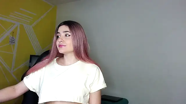 Snapshot of Nikolle_Rouss chatting on December 2024 08:33:02 PM Nikolle Rouss online show from December 2024 08:33:02 PM