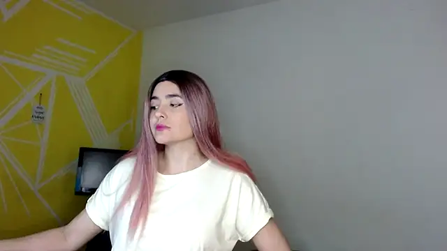 Snapshot of Nikolle_Rouss chatting on January 2025 11:01:02 PM Nikolle Rouss online show from January 2025 11:01:02 PM