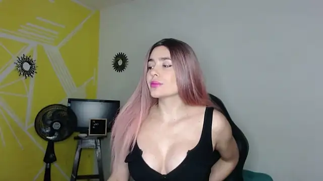 Snapshot of Nikolle_Rouss chatting on March 2025 04:21:02 AM Nikolle Rouss online show from March 2025 04:21:02 AM