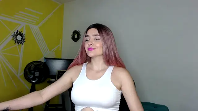 Snapshot of Nikolle_Rouss chatting on March 2025 12:07:02 AM Nikolle Rouss online show from March 2025 12:07:02 AM