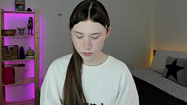 Stella Sunny online show from April 2026 11:32:02 PM